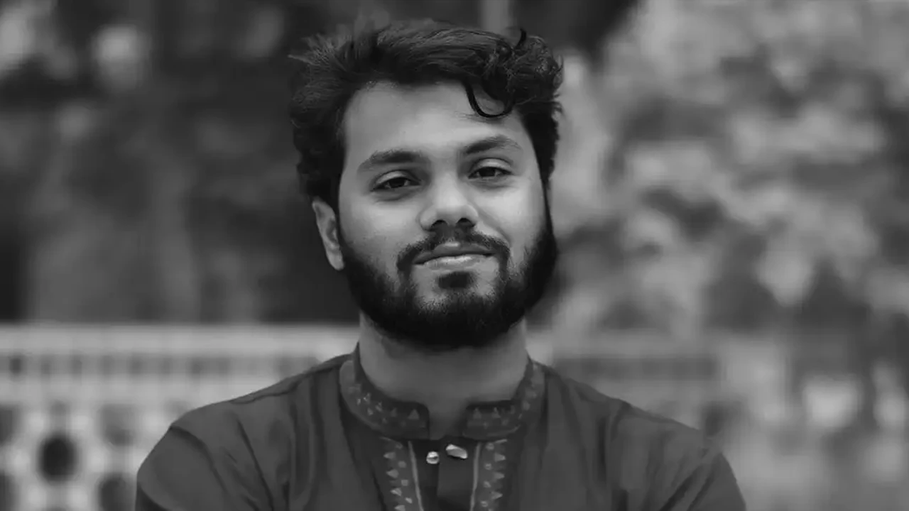 ৪০ কেজি দুধ দিয়ে গোসল করে স্ত্রীর ওপর ক্ষোভ ঝাড়লেন ইজিবাইকচালক