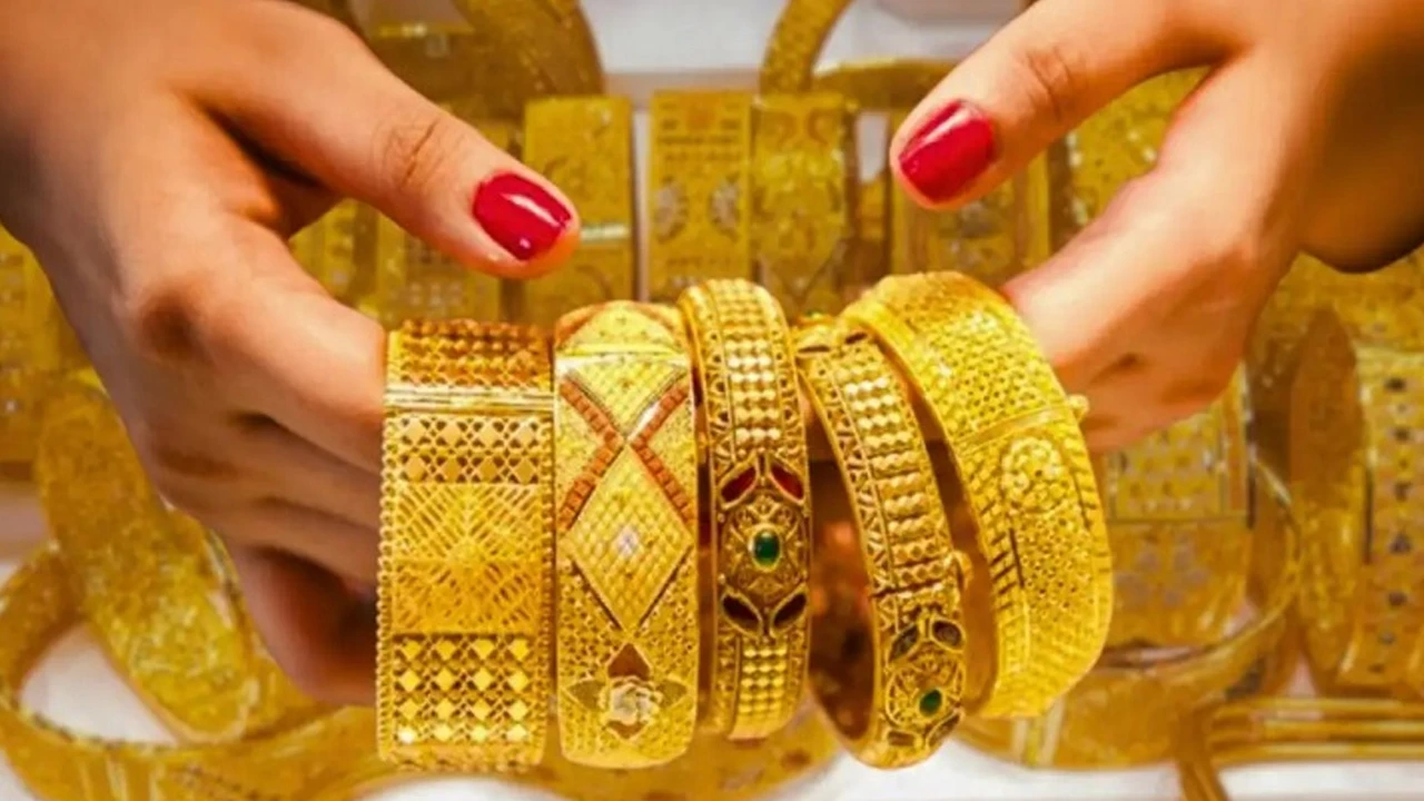 Gold prices fall again in the domestic market
