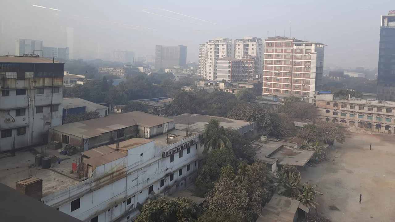 Dhaka's temperature likely to rise after morning fog ends